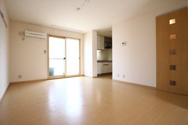 神戸市垂水区下畑町のアパートの居間・リビング