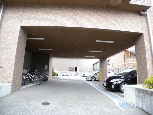 シャン・クラージュの駐車場