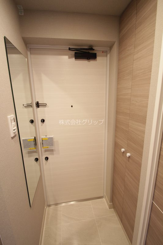 Le'a横濱阪東橋弐番館の玄関