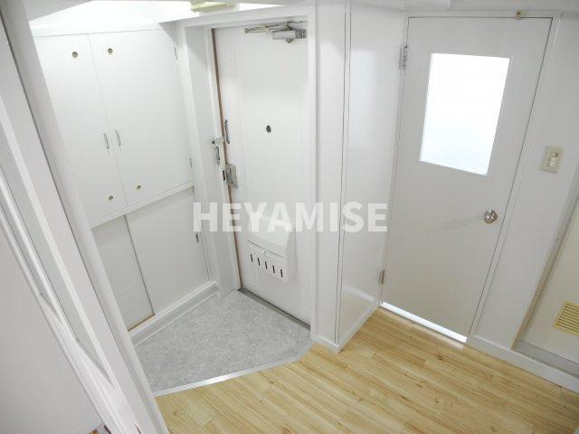 ビレッジハウス矢上3号棟の玄関|※同物件反転タイプの写真でございます※現況を優先します※