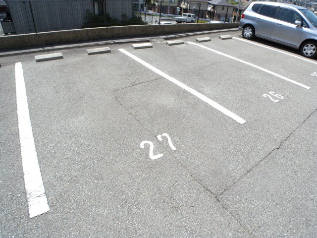 パークハイム参番館の駐車場|パークハイム参番館