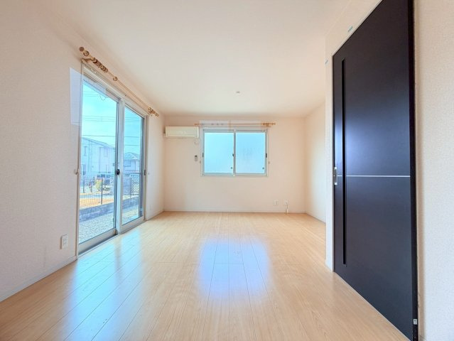 柚垣様戸建借家Ⅲの居間・リビング