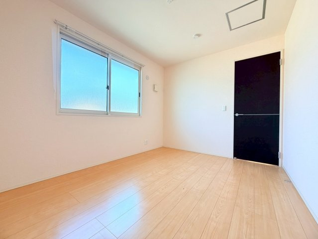 柚垣様戸建借家Ⅲの居間・リビング