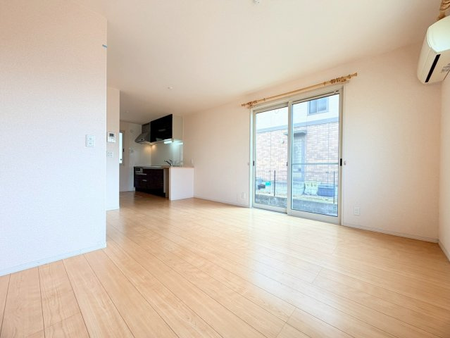 柚垣様戸建借家Ⅲの居間・リビング