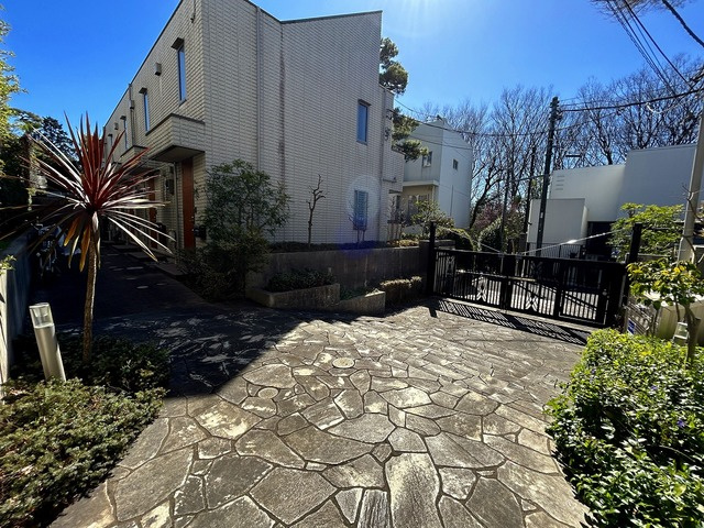 フォレスト井の頭のロビー|キレイなエントランス★