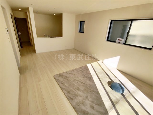 【居間・リビング】 | 狭山市東三ツ木第２　全3棟　1号棟 | 日当たりの良いリビングダイニングです