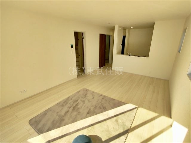 【居間・リビング】 | 狭山市東三ツ木第２　全3棟　1号棟 | ご家族が集まるリビングは17.0帖の広さです