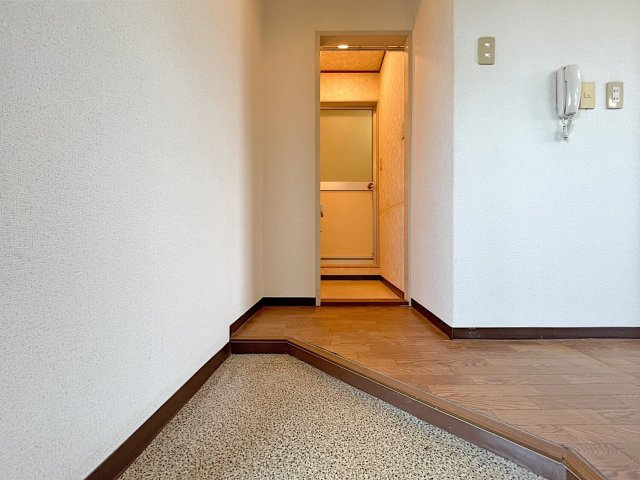 森本ビルの玄関