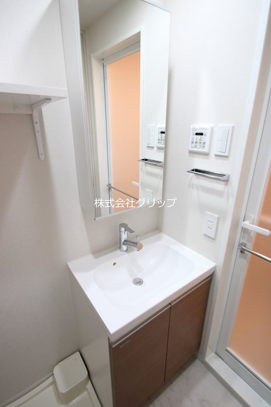 マークス横浜橋通りの独立洗面台