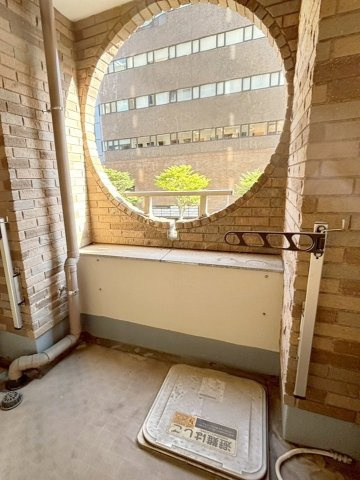 エクセルシティ三宮イメージファクトリーのバルコニー|三宮の街の様子をバルコニーから見られます