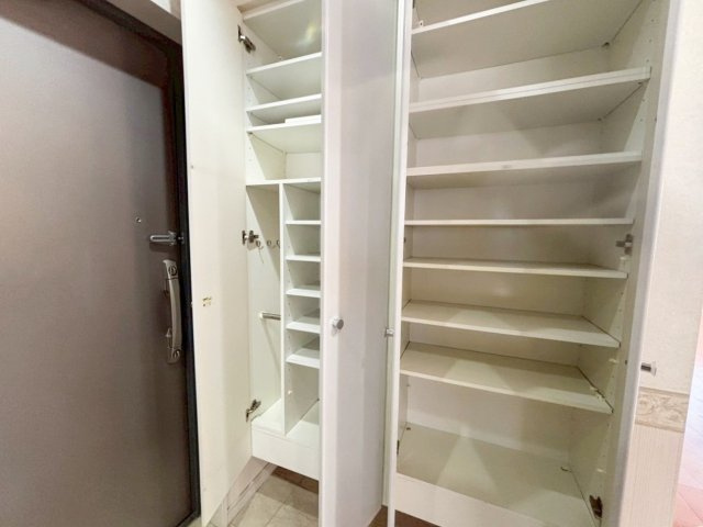 エクセルシティ三宮イメージファクトリーの収納|大容量の玄関収納