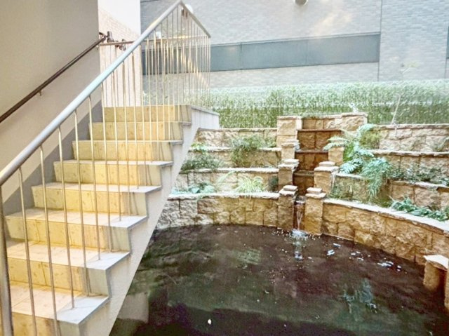 エクセルシティ三宮イメージファクトリーのロビー|共用スペースは、常に清潔に保たれ、快適で心地よい空間が維持されています