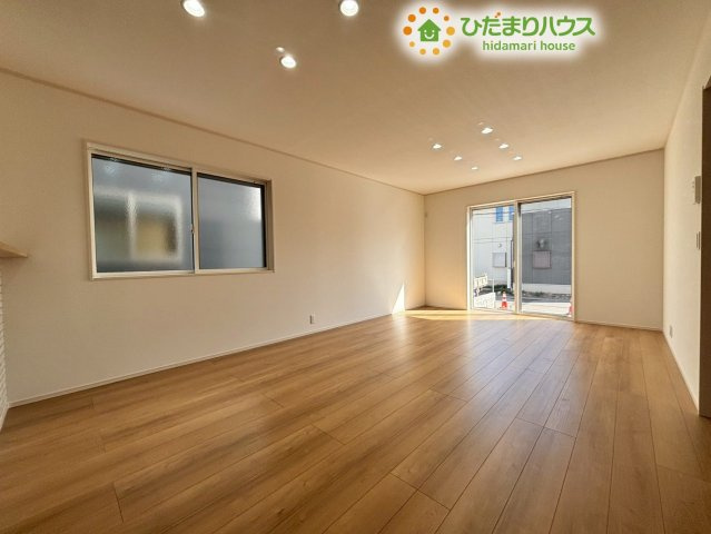 熊谷市石原　新築一戸建て　04の居間・リビング