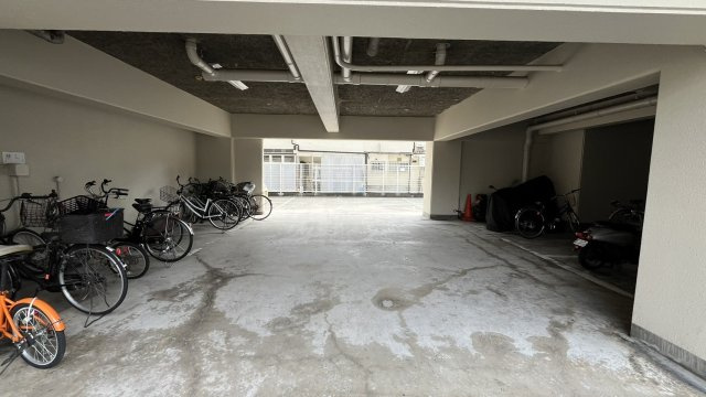 プランタン・コウの駐車場
