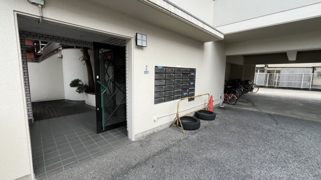 プランタン・コウの駐車場