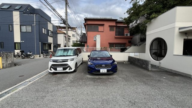 プランタン・コウの駐車場