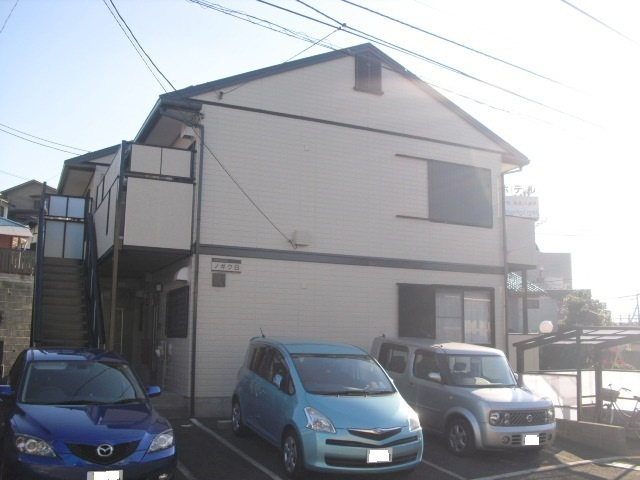 シティハイム　ノギクＢのエントランス|敷地内駐車場