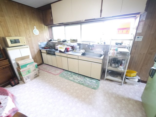 茂原市本納　平家中古戸建のキッチン|敷地約778坪お庭でドックランやバーベキューが可能です５LDK平家一部農地畑あり自然豊かな閑静な立地