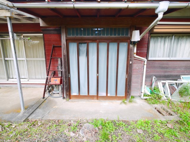 茂原市本納　平家中古戸建の玄関|敷地約778坪お庭でドックランやバーベキューが可能です５LDK平家一部農地畑あり自然豊かな閑静な立地