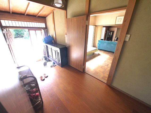 茂原市本納　平家中古戸建の玄関|敷地約778坪お庭でドックランやバーベキューが可能です５LDK平家一部農地畑あり自然豊かな閑静な立地