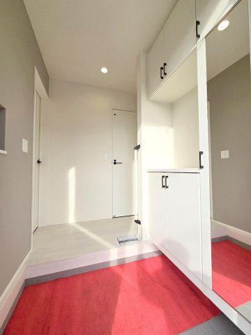 瑞穂町箱根ヶ崎東松原　全3棟の玄関