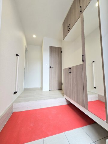 箱根ヶ崎東松原　全3棟の玄関