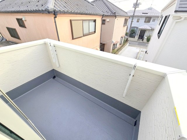 箱根ヶ崎東松原　全3棟のバルコニー