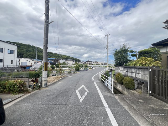 橿原市山之坊町の前面道路含む現地写真