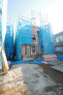 【前面道路含む現地写真】 | 【仲介手数料無料！！】府中市住吉町3丁目　新築戸建て（全7棟）D号棟　5690万円 | 北側は現況、駐車場になっております。