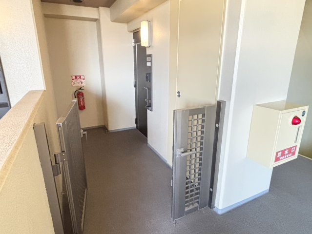 アクアパークCITY岸和田南4番館の玄関|ポーチ