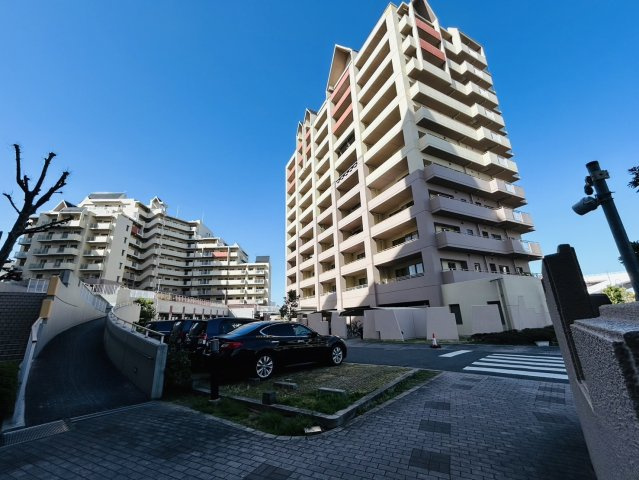 アクアパークCITY岸和田南4番館の外観|4番館外観写真◎りんかい線と隣接していない棟のため、騒音等も軽減◎