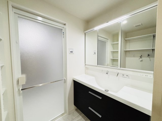 アクアパークCITY岸和田南4番館の独立洗面台