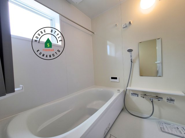 熊本市東区長嶺東第6₋3棟(1号棟)の内観：施工例|1日の疲れを癒してくれる広々バスルーム。雨の日のお洗濯にも大活躍な浴室乾燥機付です！