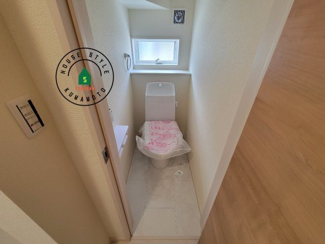 熊本市東区長嶺東第6₋3棟(1号棟)の内観：施工例|温水洗浄便座を完備しております。2ヶ所にトイレがあるのは朝の慌ただしい時間も安心です。