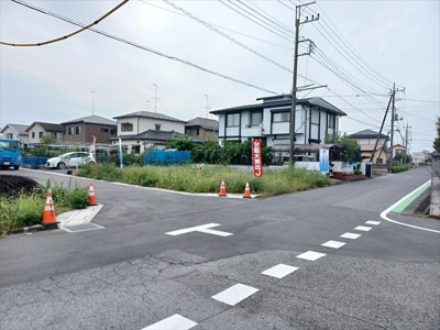 【前面道路含む現地写真】 | 熊谷市中央5丁目　1750万　土地③ | ①