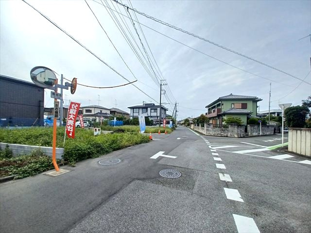 【前面道路含む現地写真】 | 熊谷市中央5丁目　1750万　土地③ | ③