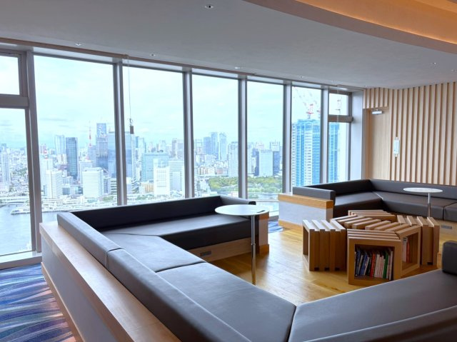 SUN T棟 48階 SKY LOUNGE URBARN
シティビューをコンセプトにしたラグジュアリー空間、季節や時間によって表情を変える都心を一望、アルコールを提供するバーを併設しています。