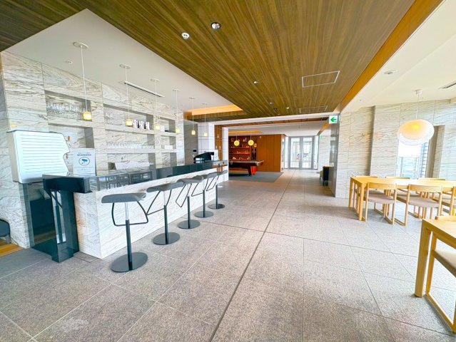 SUN T棟 48階 SKY LOUNGE URBARN
シティビューをコンセプトにしたラグジュアリー空間、季節や時間によって表情を変える都心を一望、アルコールを提供するバーを併設しています。