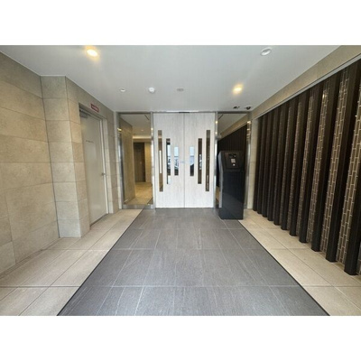 【エントランス】 | アドバンス江坂東コンフィ | 落ち着いたエントランスです