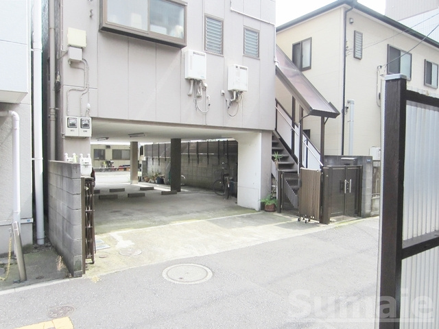 ヒルズＢの展望|前面道路です☆