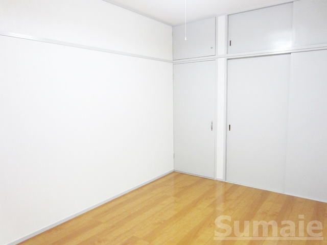 ヒルズＢの居間・リビング|フローリング貼りの明るいお部屋です☆