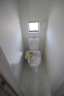 【内観：施工例】 | 【仲介手数料無料！！】府中市住吉町3丁目　新築戸建て（全7棟）E号棟　5290万円 | トイレ