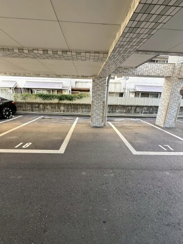 ライオンズマンション博多南第3の駐車場