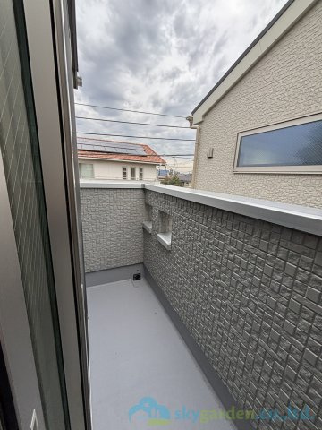 平塚市夕陽ケ丘　新築戸建　全2棟B号棟のバルコニー