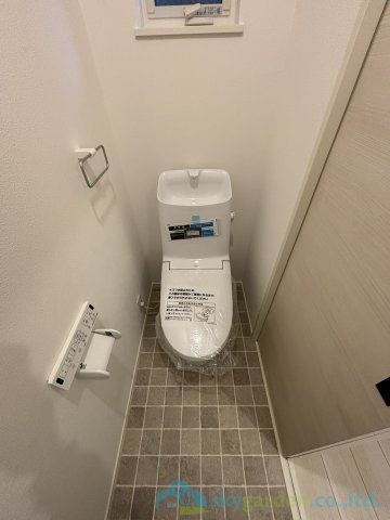 平塚市夕陽ケ丘　新築戸建　全2棟B号棟のトイレ