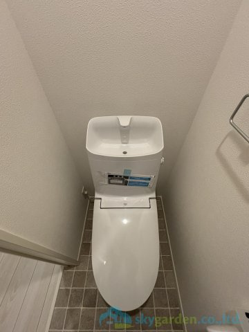 平塚市夕陽ケ丘　新築戸建　全2棟B号棟のトイレ