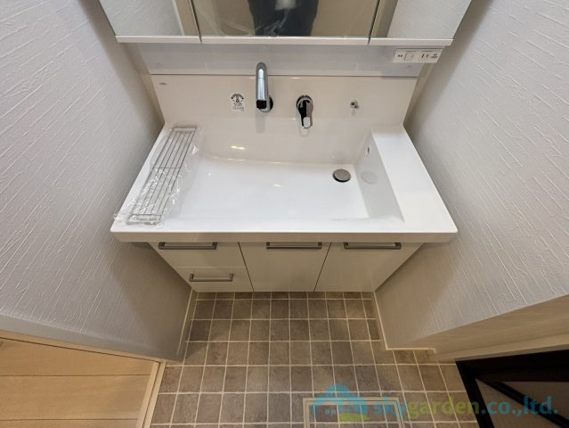 平塚市夕陽ケ丘　新築戸建　全2棟B号棟の独立洗面台