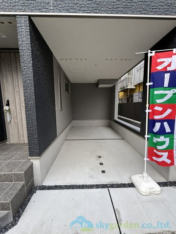 平塚市夕陽ケ丘　未入居戸建　全2棟B号棟の駐車場