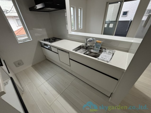 平塚市夕陽ケ丘　新築戸建　全2棟B号棟のキッチン