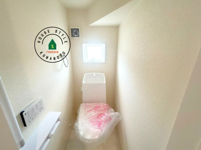 熊本市東区長嶺東第6₋3棟(2号棟)の内観：施工例|温水洗浄便座を完備しております。2ヶ所にトイレがあるのは朝の慌ただしい時間も安心です。